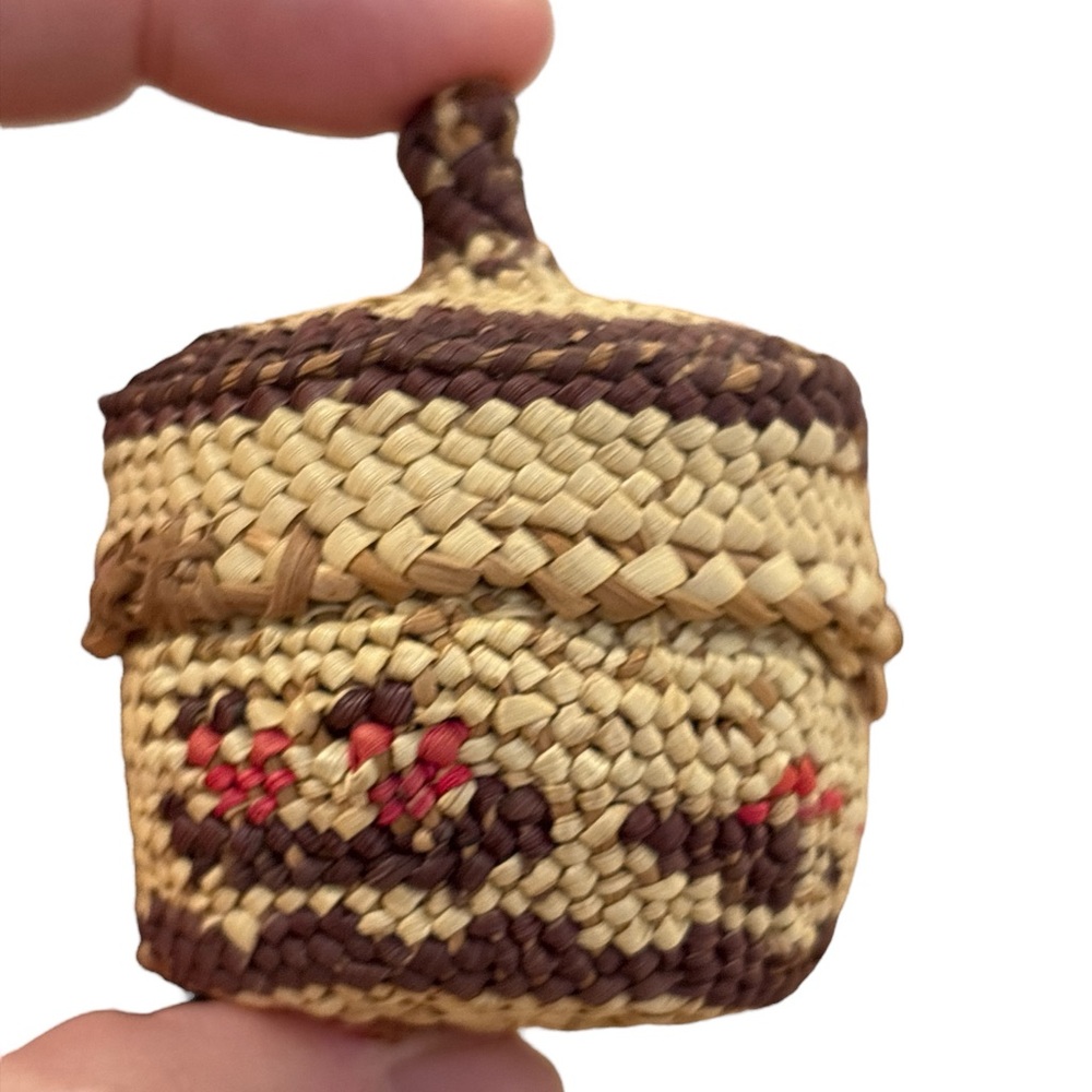 VTG NATIVE AMERICAN MINIATURE BASKET HANDWOVEN MAKAH NOOTKA W LID 2.75" X 2"
